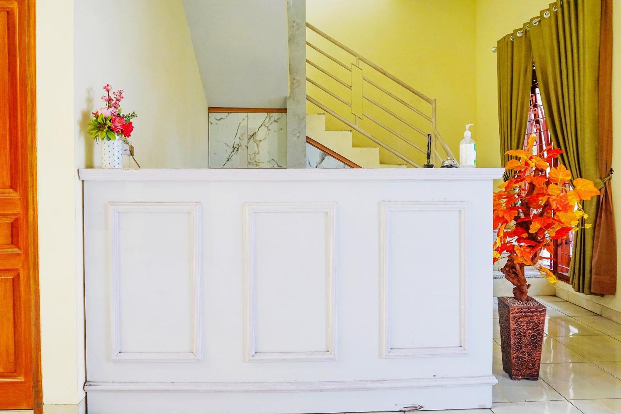 Super Oyo Flagship 90723 Berlima Guest House Syariah Malang Exterior foto